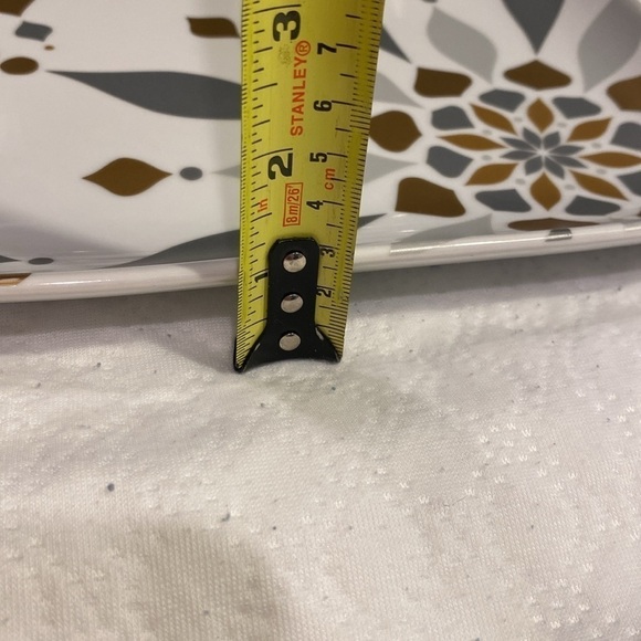 Crate and barrel  2012  16.5 × 10
Ceramic Platter Snowflake Design - Picture 7 of 7